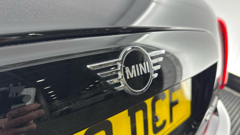 MINI Hatchback 1.5 Cooper Classic 3dr Auto [Comfort/Nav Pack] Petrol Hatchback